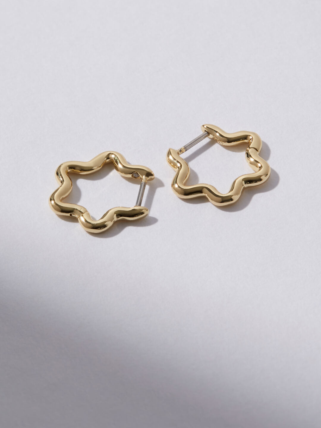 6 - Ana Luisa Jewelry Earrings Hoop Earrings Gold Hoop Earrings Onda Small Gold