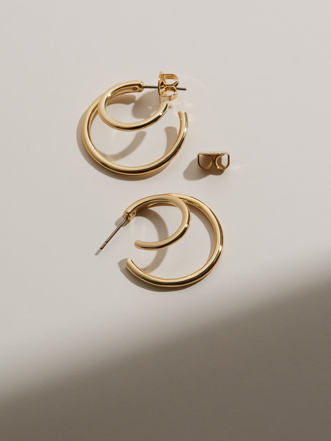 Ana Luisa Jewelry Earrings Medium Double Hoops Scarlett Medium Gold